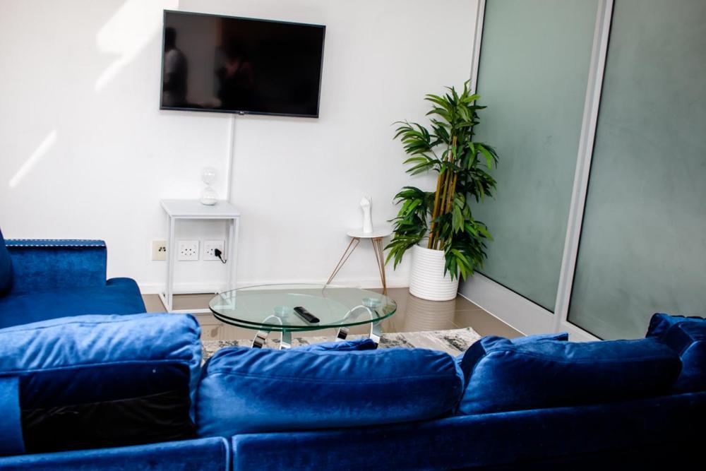 Urban Oasis Apartments At Freedom Plaza Виндхук Экстерьер фото